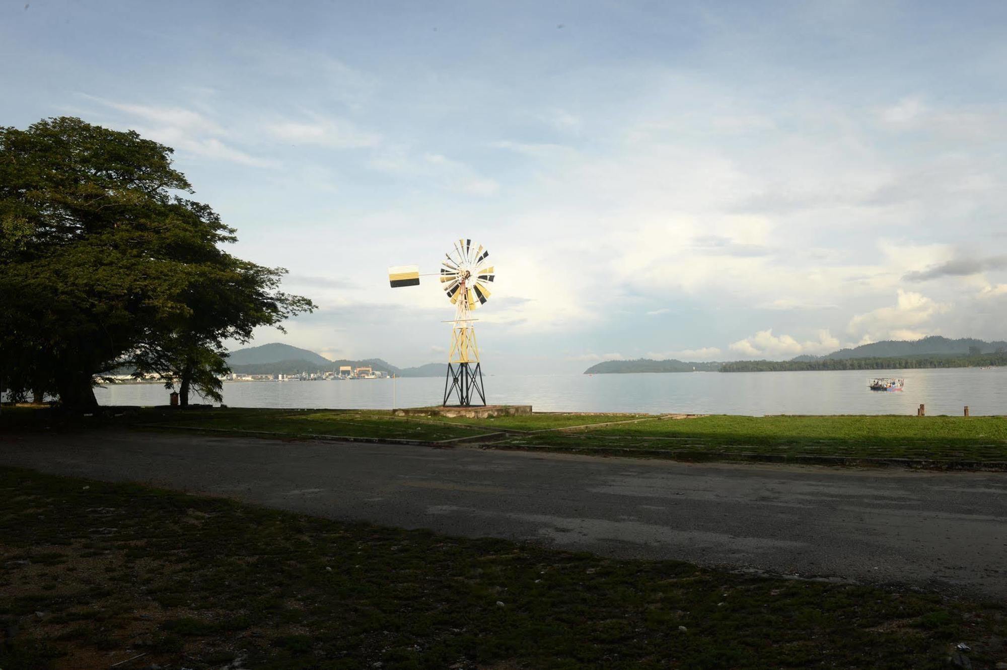 Brezza Hotel Lumut Zewnętrze zdjęcie